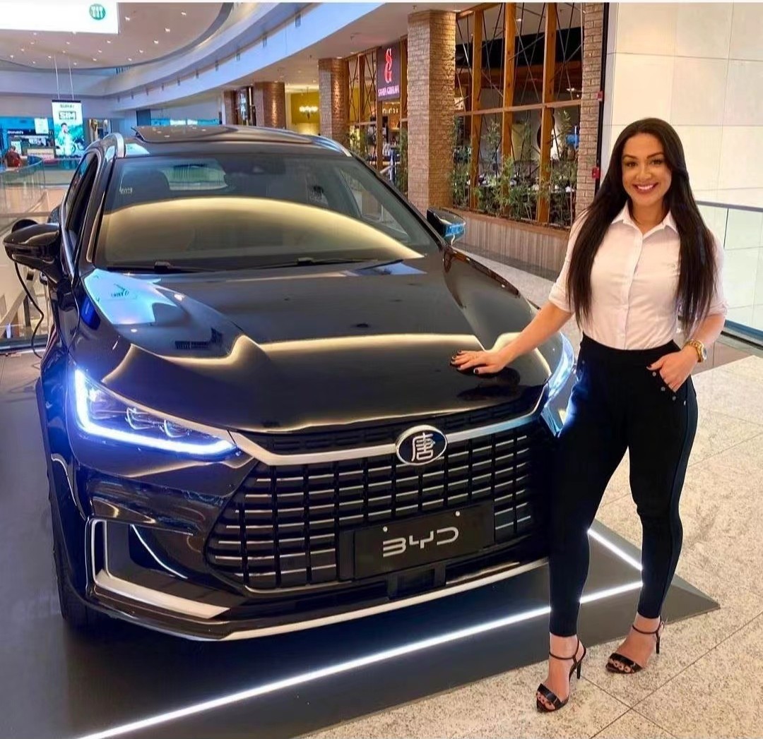 2023 Changan Automobile UNI-K Country VI Oil Truck with Multi-function Steering Wheel and Year 2023