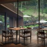 Brown Color Hotel Restaurant Furniture 4 Seater Box Wooden Dining Table Set