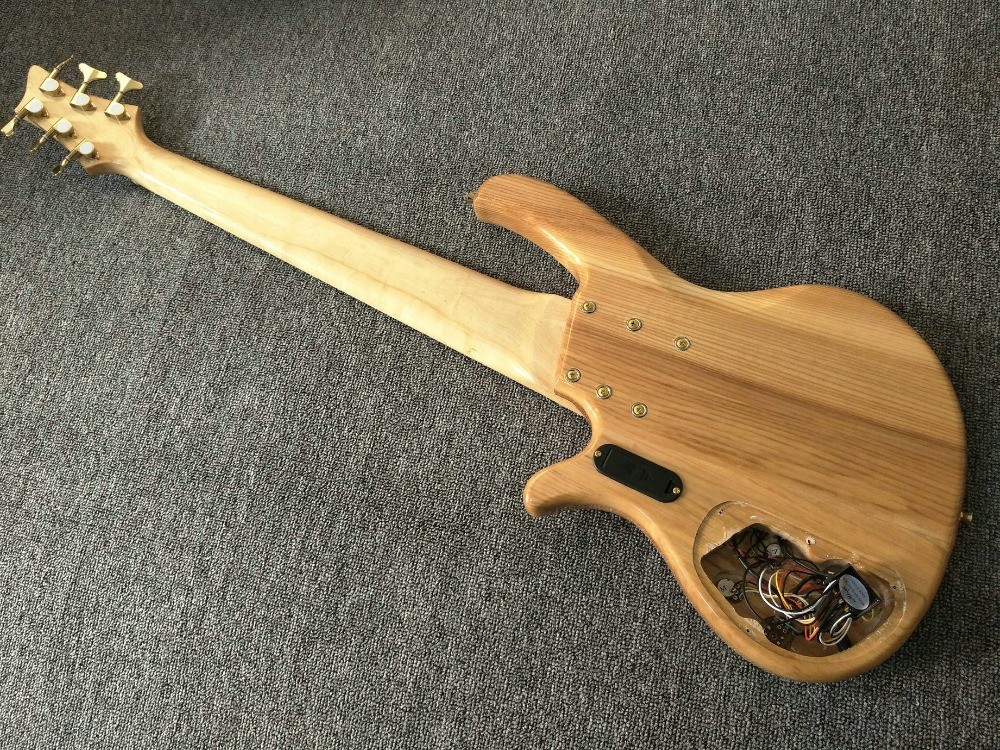 6 Strings Electric Bass Guitar Maple Body Active pickups Bass Guitar Music instruments