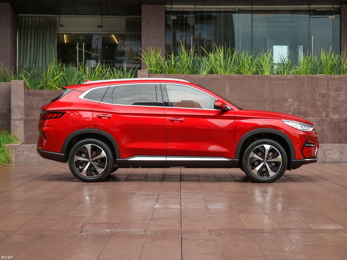 New car the flagship B YD Song PLUS a Chinese-made five-door five-seat compact SUV has a range of 505 kilometers electric car