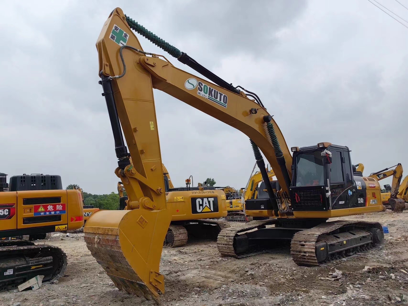 324d2 Used CAT Excavators 24 Ton Low Fuel Consumption 5.5km/H Used Large Excavators