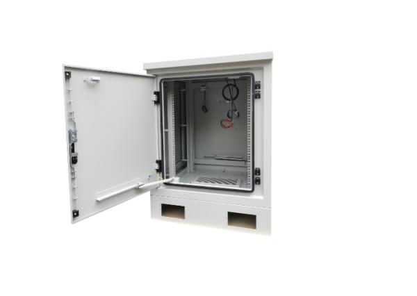Pole Mounted Outdoor Telecom Enclosure 19'' Telecom Equipment Cabinets Battery