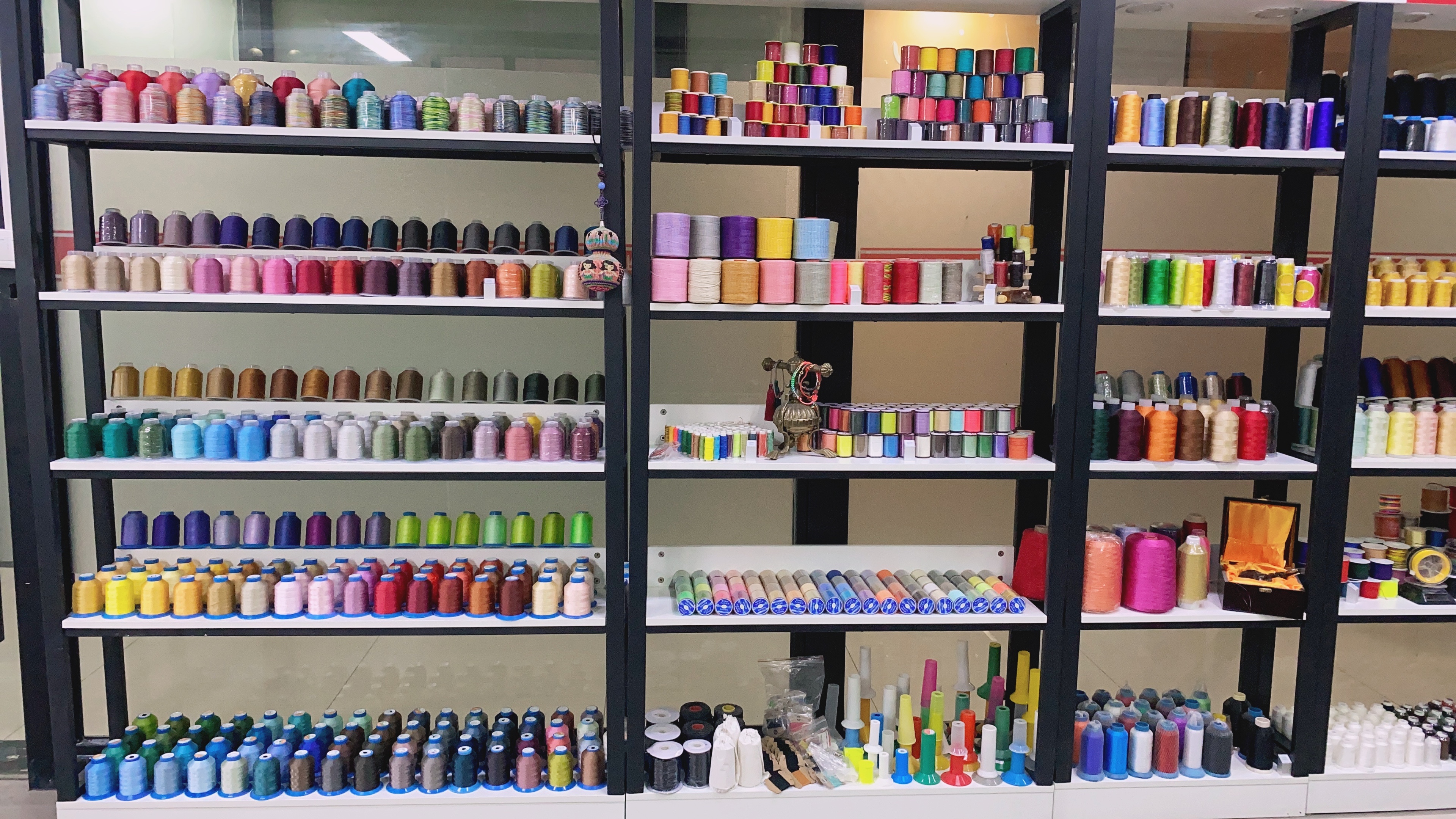 Polyester Thread 250d/3 300d/3 420d/3 630d/3 for Shoes Sofa Gartment Sewing Market