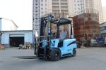 5000 Lb Four Wheel Electric Forklift Pneumatic Tires And Hydraulic Electromagnet