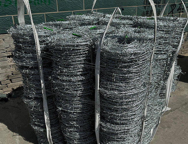 500 Meters Double Twisted PVC Coated Steel Barbed Wire Price Per Roll