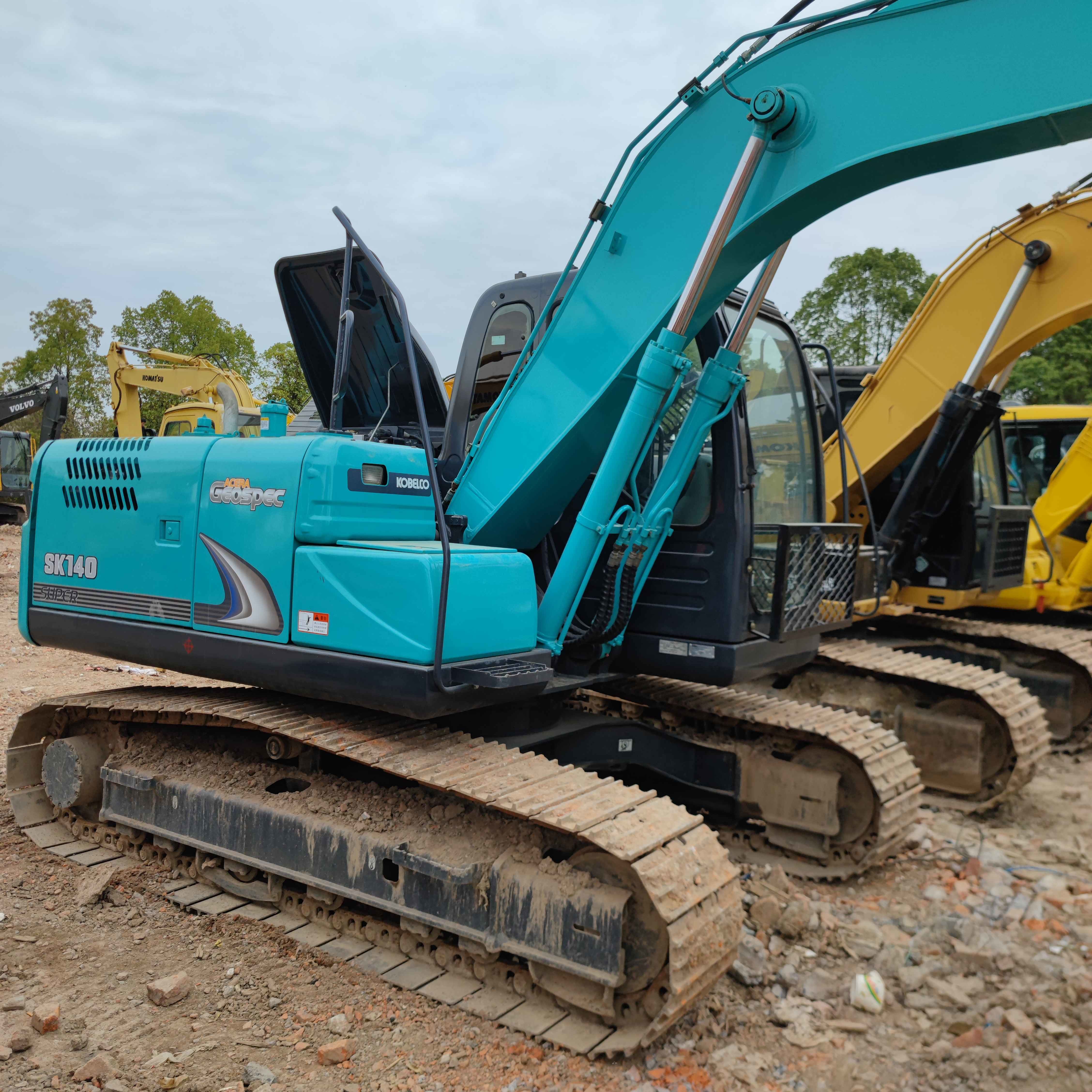 Used Kobelco SK140 small tracked excavator, 14-ton class Crawler