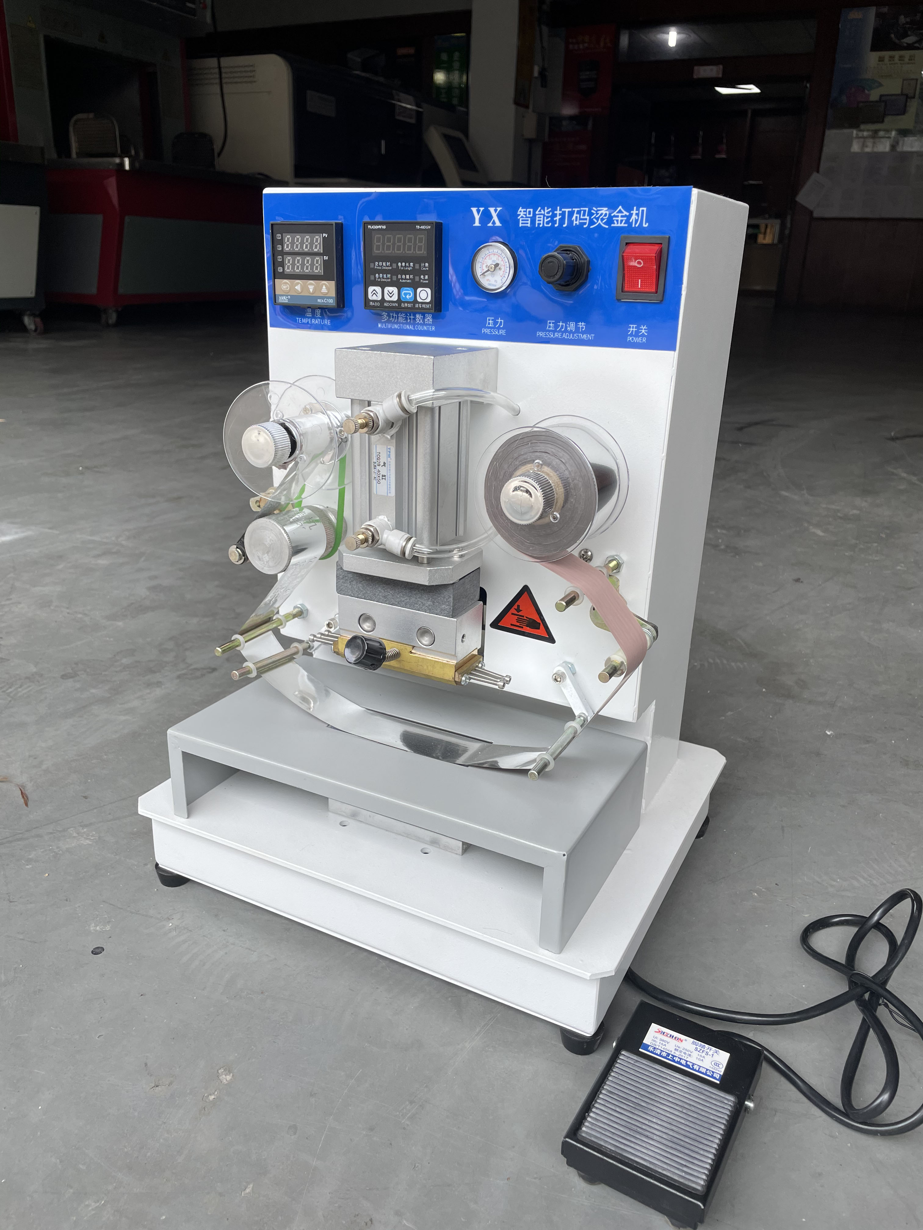 Pneumatic Manual Small Shoe Heat Coding Machine for Hot Foil Stamping Hot Stamping Coding Made Easy and Affordable