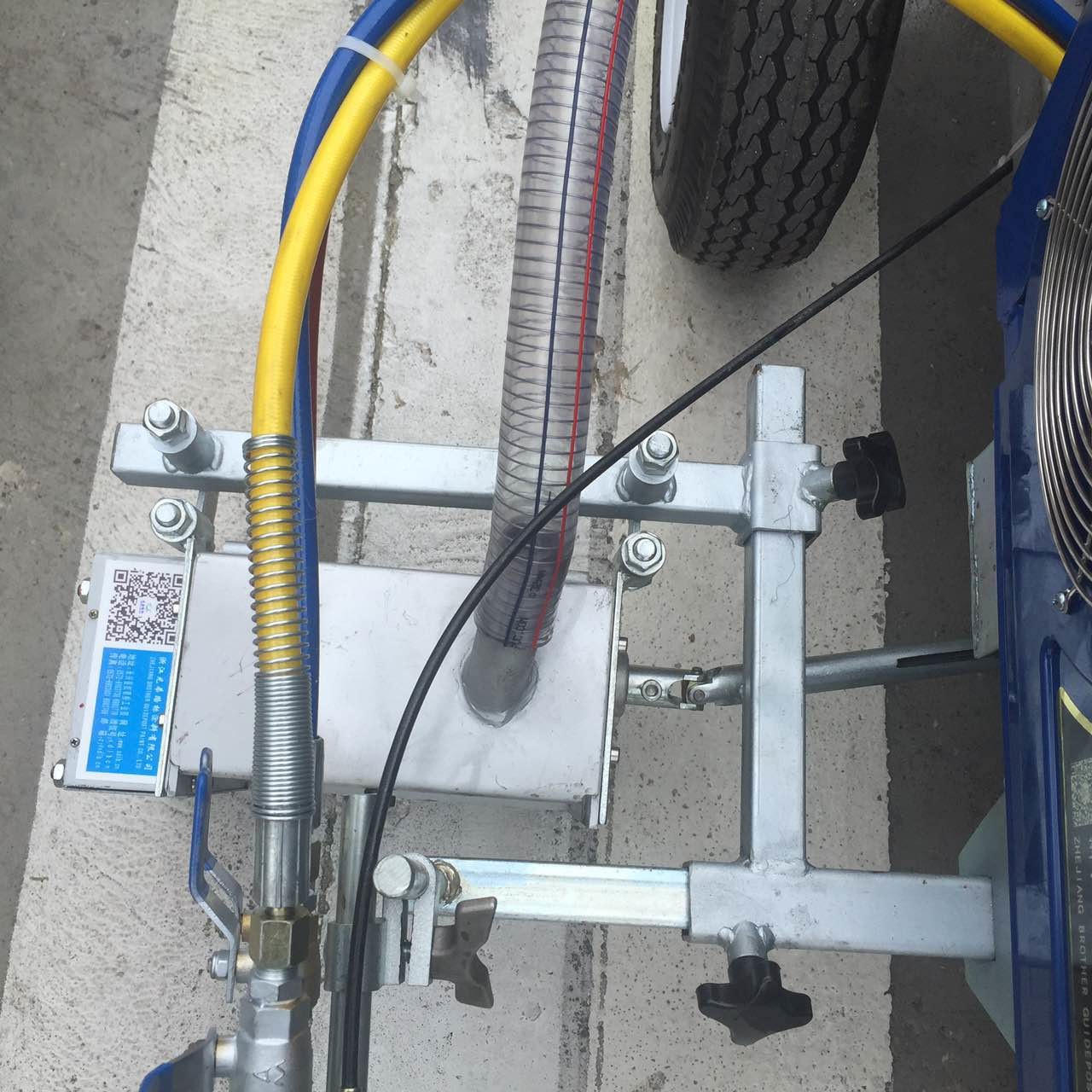 Traffic Acrylic Pneumatic Road Marking Spray Paint Machine