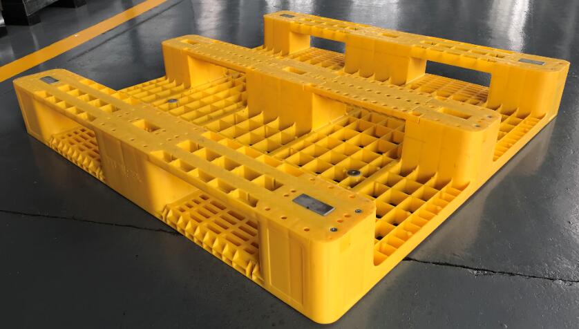 Heavy duty cheap pallet yellow color plastic pallet of 1140x1140 size pallet racking