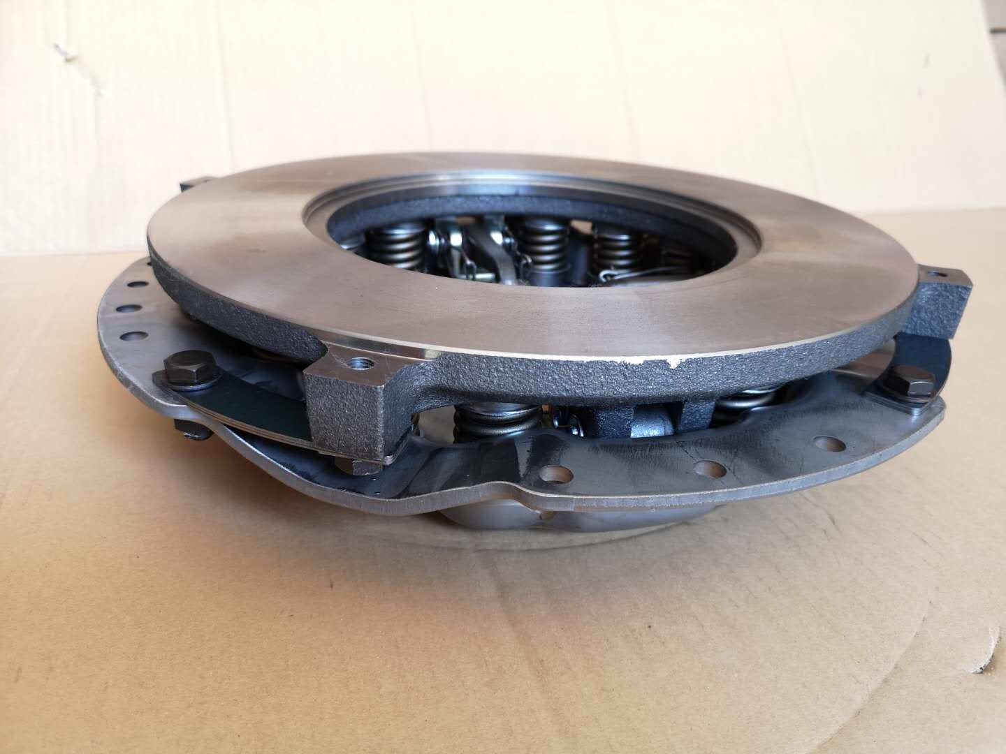 1312203822 Clutch Cover 380mm Small Push Plate In Middle Screwed On Lever Arm