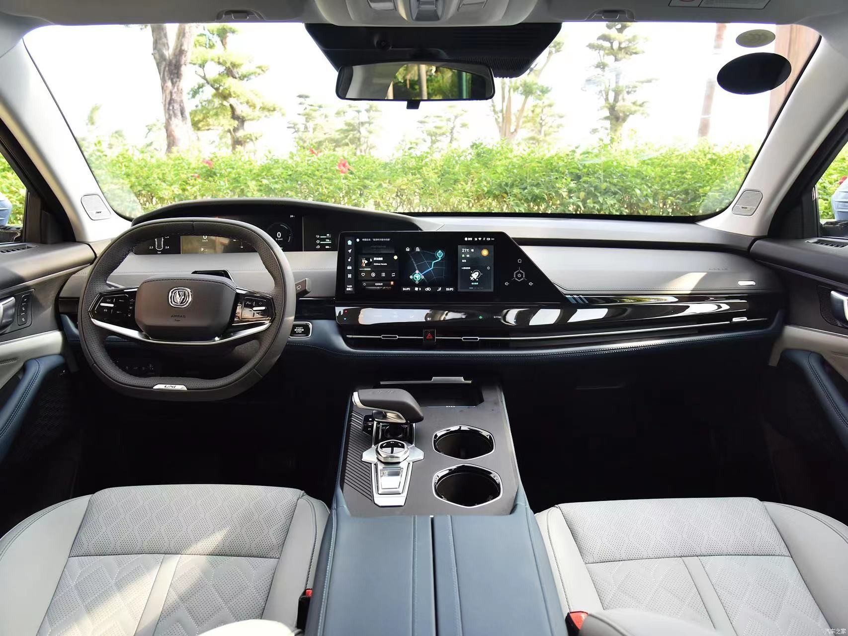 ChangAn Uni-K PHEV IDD 1.5T 166HP L4 TURBO Medium SUV 6 Gears