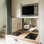 Factory Wholesale Hotel Small Kitchen Design Modern Mini Kitchenette Set