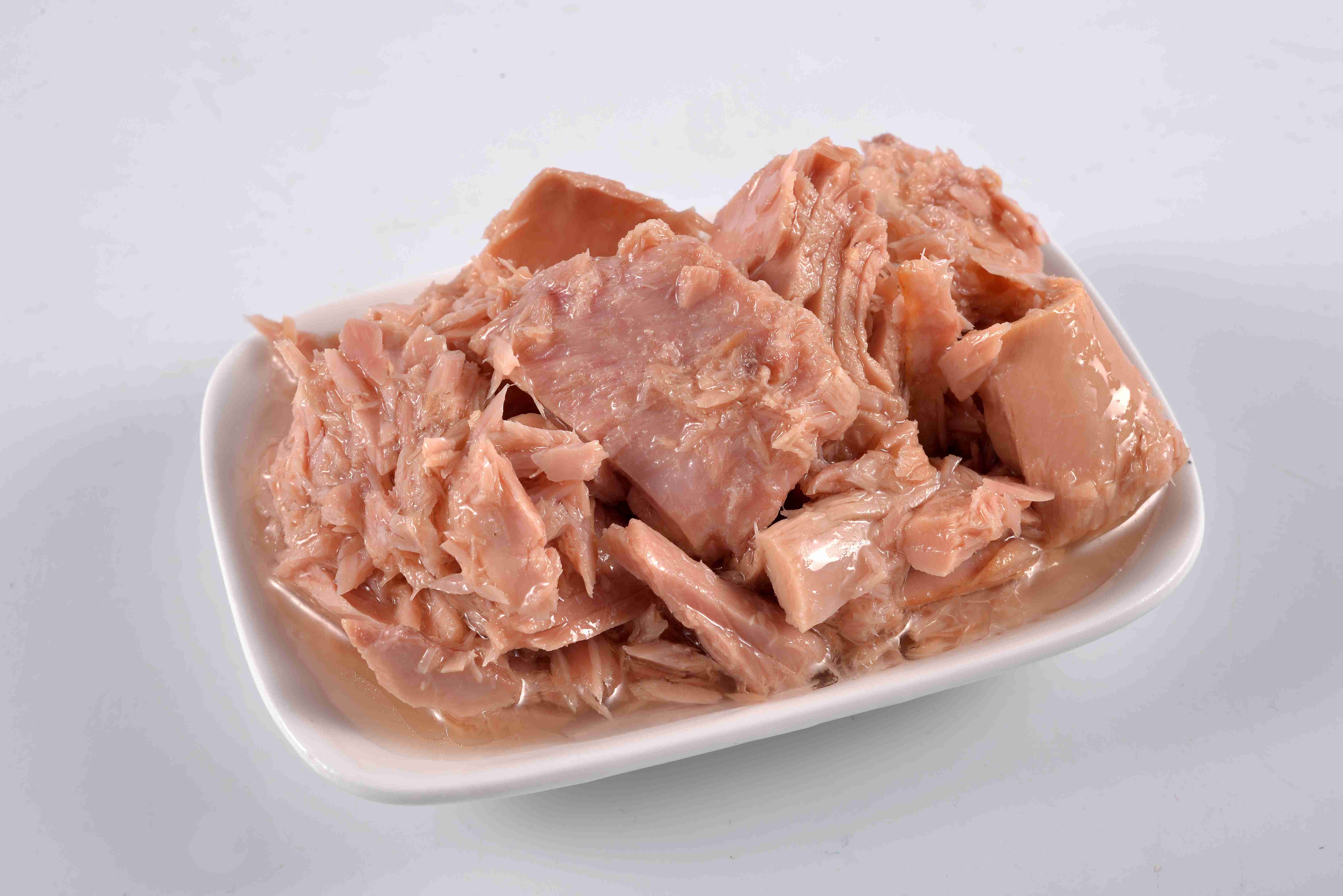 Canned Bonito Tuna Chunk / Shredded In Vegetable Oil China Canned Tuna Fish