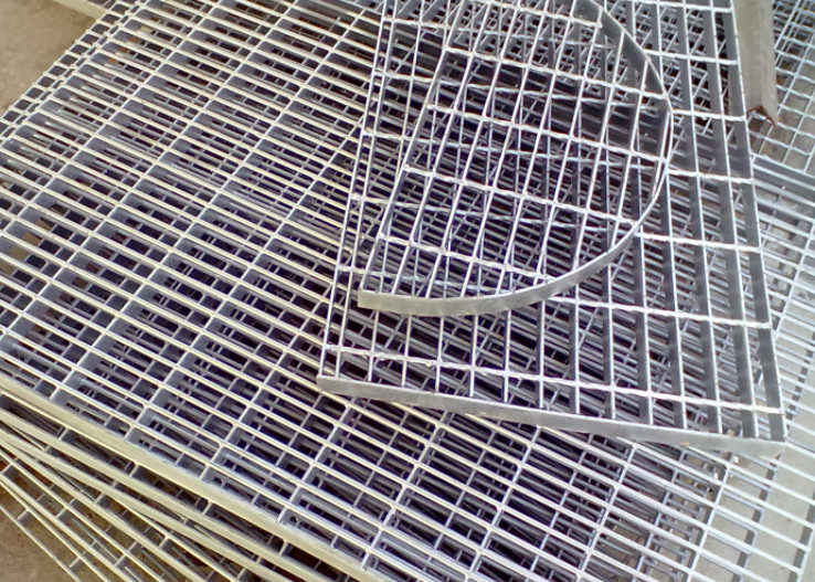 Sturdy 2-12mm Galvanized Steel Walkway Grating Stair Treads Trench Drainage Cover