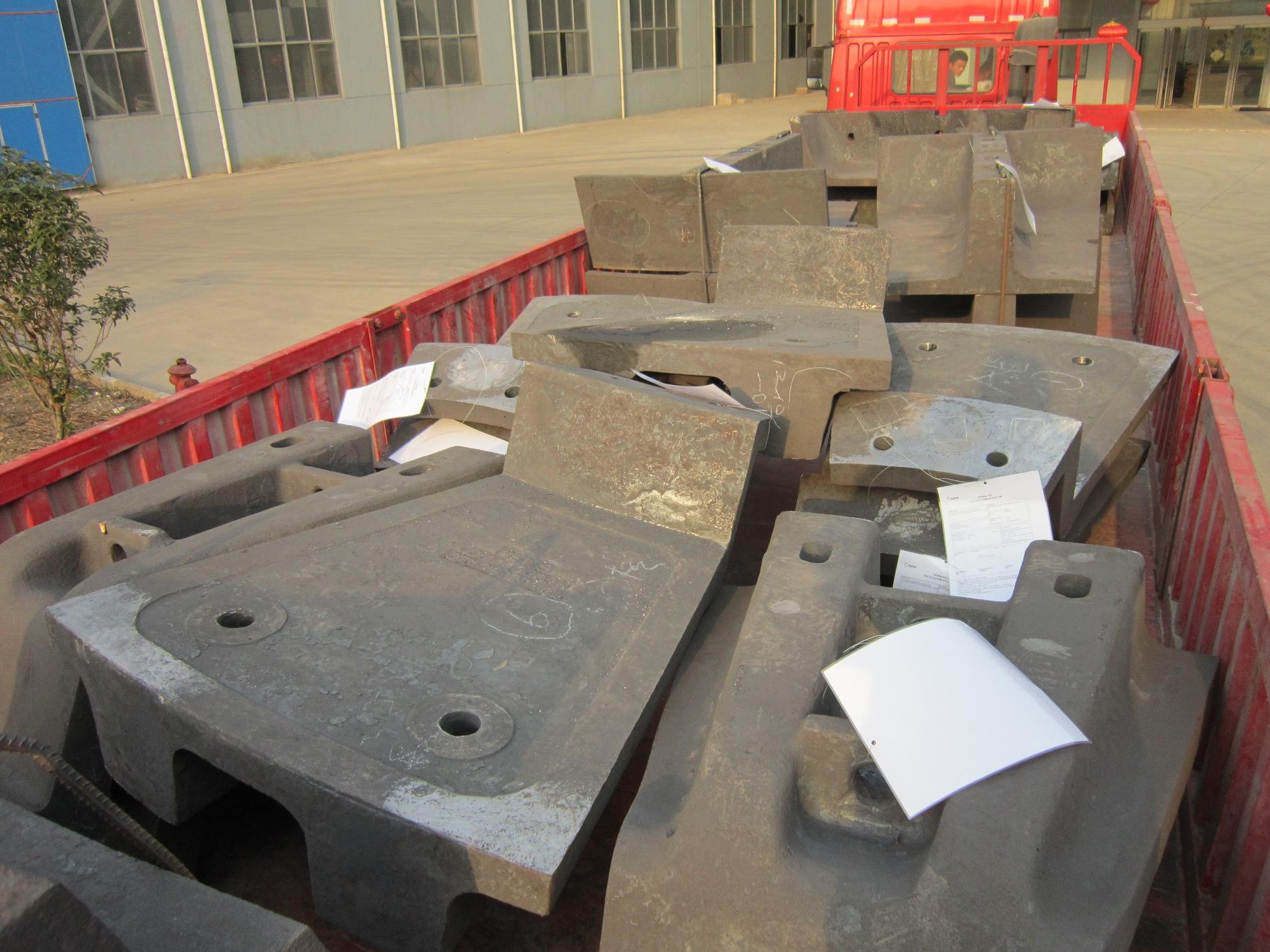 1 Ton Cr-Mo Alloy Steel Castings Deflector Liner Feed Head with Hardness HRC33-43