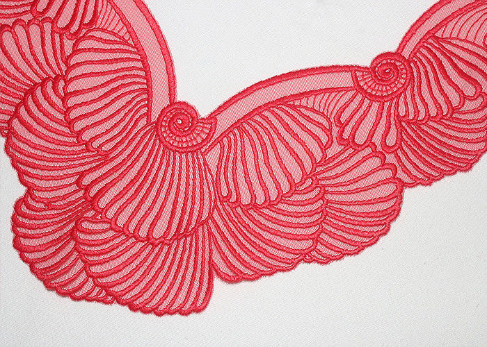 Vintage Scalloped Edge Lace / Applique Embroidered Mesh Lace Trim For V Neckline OEM