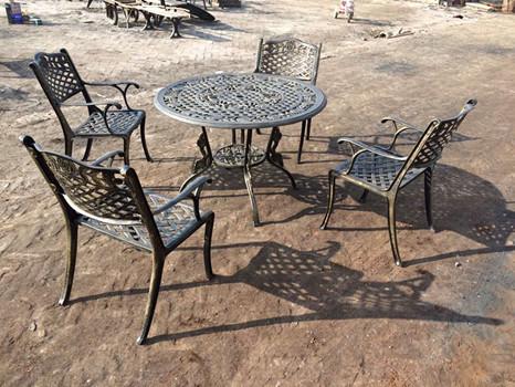 Green Outdoor View Cast Iron Garden Furniture Set Weather Resistant For