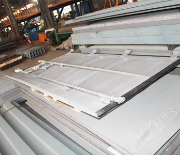 20ft 40ft Dry Cargo Shipping Container Doors with Finished Surface and Necessery Lead Acid Battery