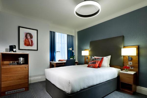 Singapore hotel interior design of Guestroom furiture Laminate wood bunk bed