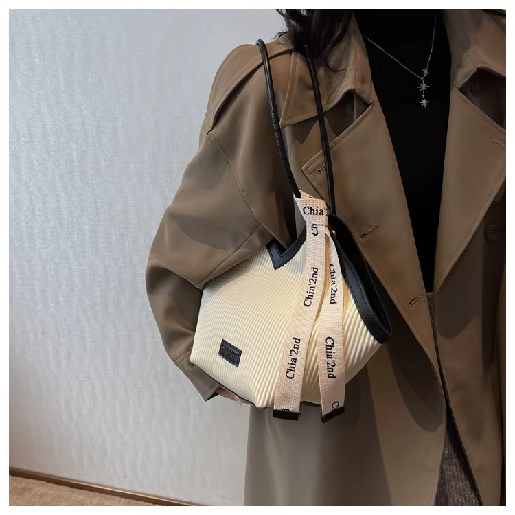Stylish Tote Bags For Students Featuring Cashmere Lining Material And Lock Decoration