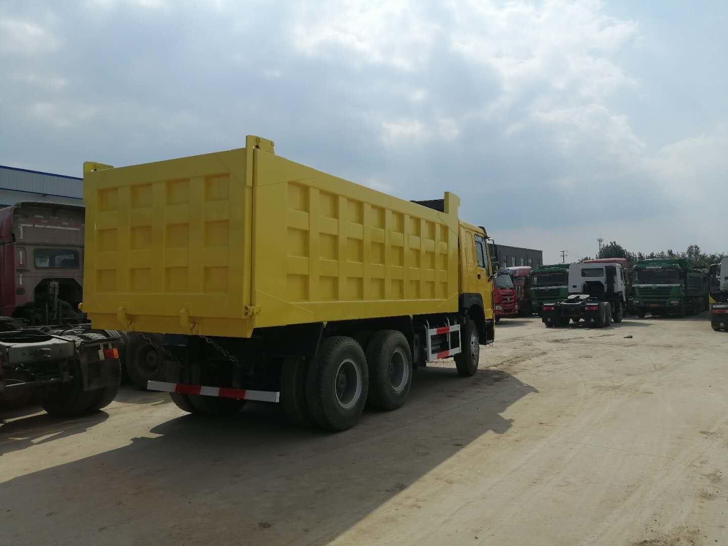 Used Dump Truck SINOTRUK HOWO Dump Truck 6x4 Tipper Trucks Sale In Ghana For Sale Cheap Used Dump Truck