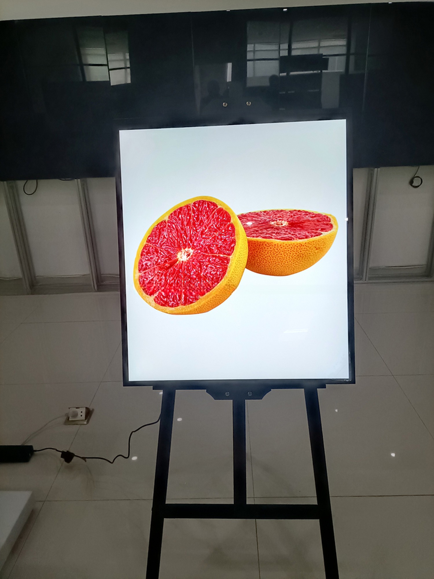 22" 33.2" inch 1:1 square display screen LED with WIFI network Android OS HDM1 input for advertising art gallery and NFT frame