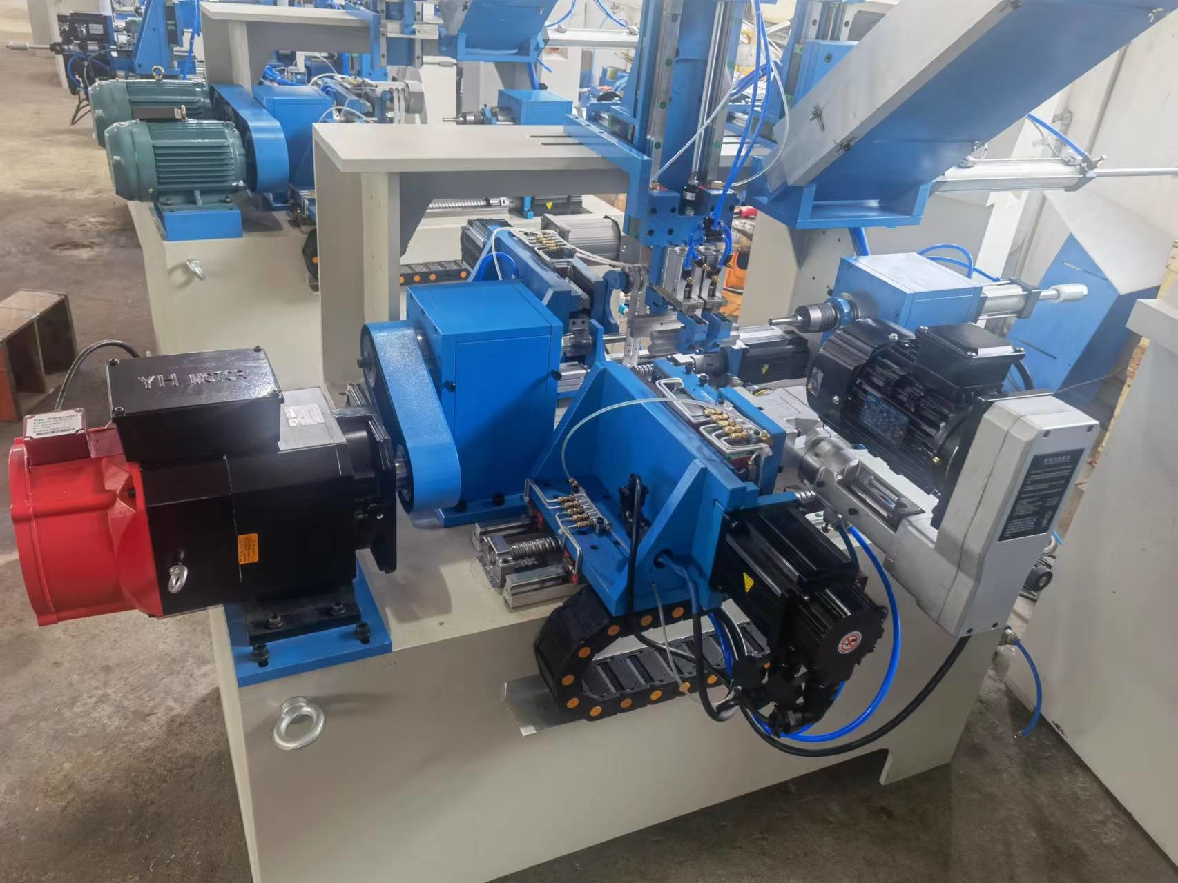 Wooden handle making machine automatic feeding CNC wood turning lathe for pan handle hammer handle paint handle