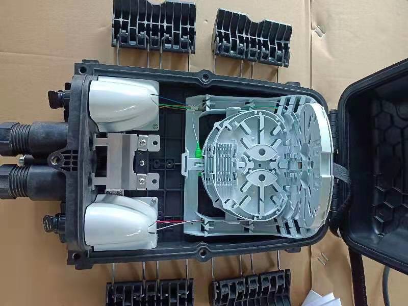Pre-connectorized Optical Fiber Cable Distribution Box GFS-8QX IP68 378*255*116mm 8 pre-connected adapters