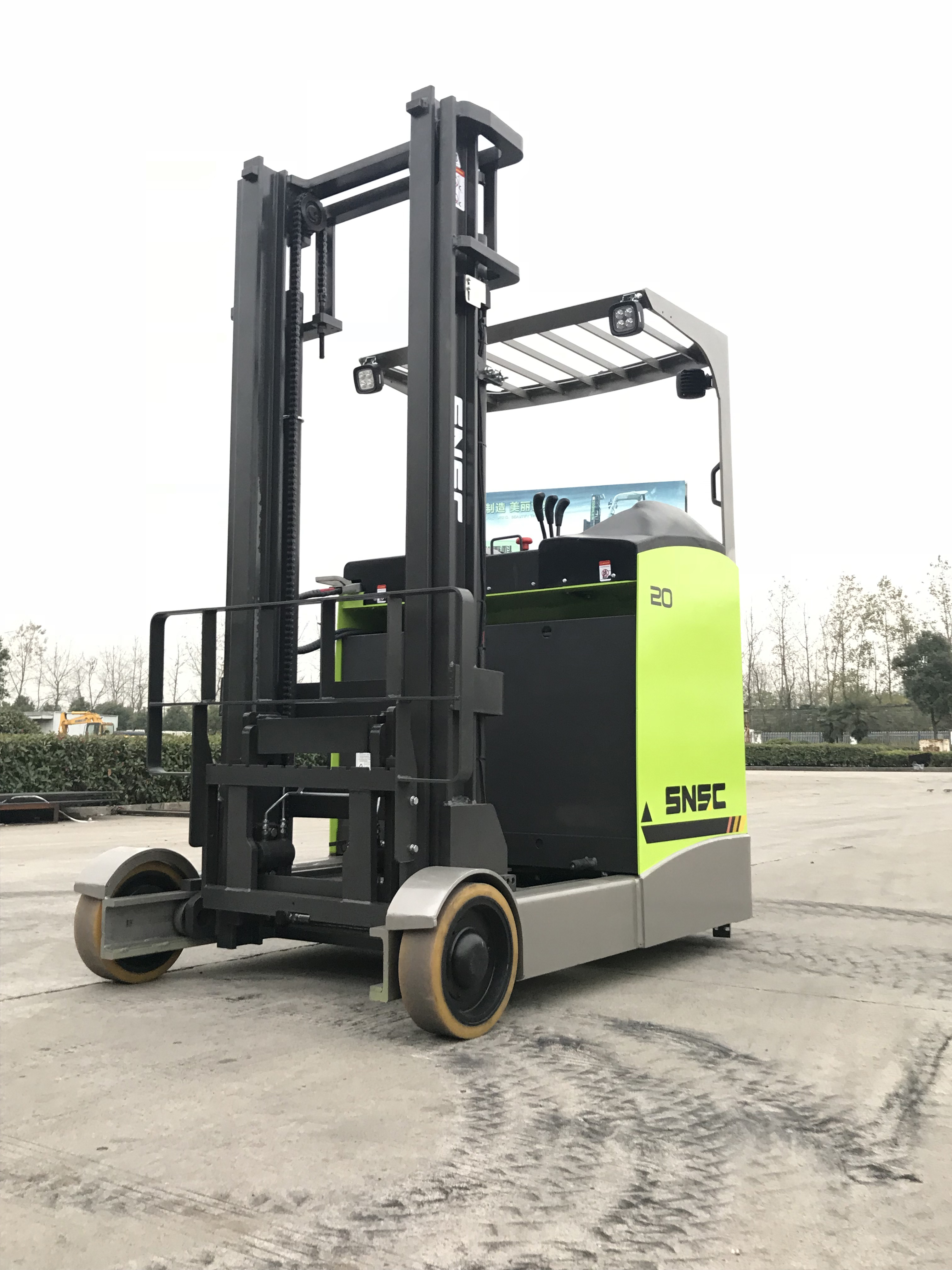 Convenient Monta Cargas Li-ion Battery Electric Reach Truck with Battery Charger