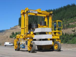 Wholesale High Efficiency Mobile Gantry Crane Carries Large Stone Molds from china suppliers