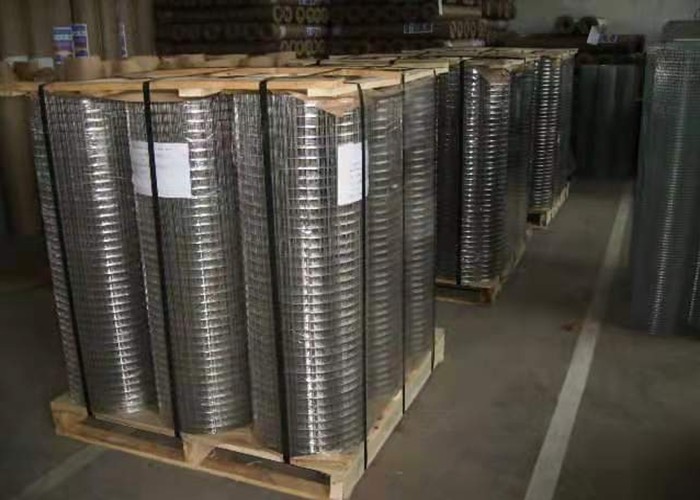 Galvanized Welded Wire Mesh Rolls 3/8" X 3/8" Opening Construction Perimeter Fence