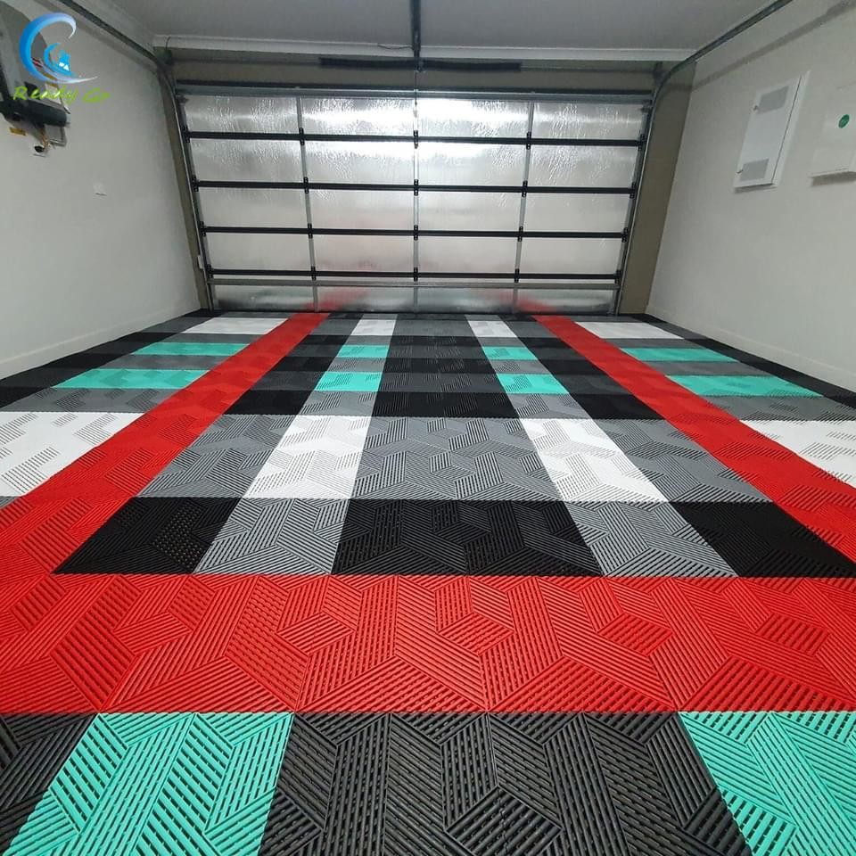 0.5 Lbs Per Tile Garage Floor Tile with UV Resistance and Suitable For Outdoor