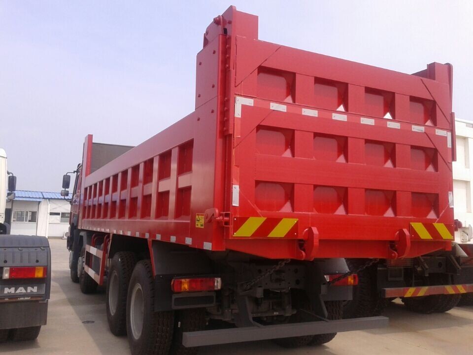 CNHTC 8X4 tipper truck With 371 HP Engine 60 tons Loading Capacity and good transmission