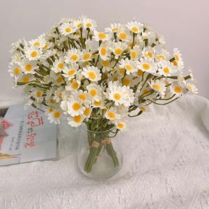 Wholesale Wholesale from the manufacturer of ins chamomile artificial flower bouquets, small daisies, artificial flowers, living room decoration, table flowers, from china suppliers
