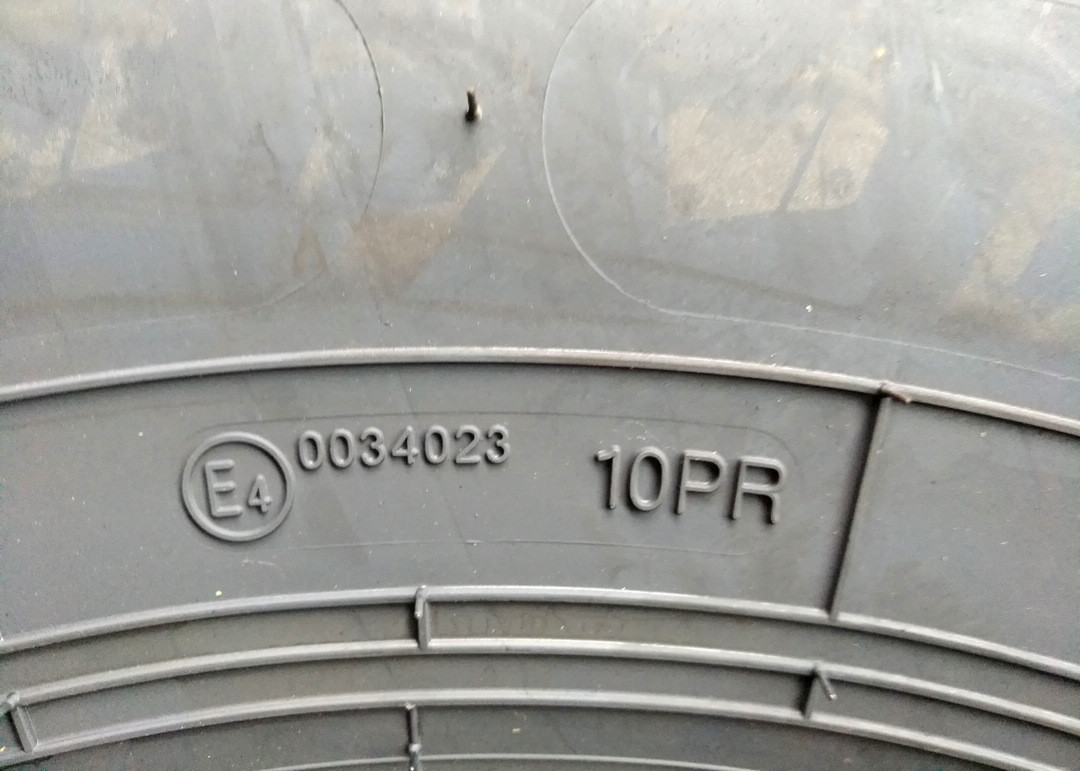 Typical AT Pattern All Terrain Tires LT235/85R16 Promoted Cornering Performance