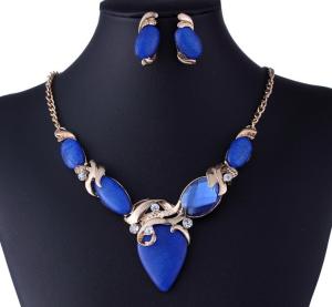 Wholesale European and American big exaggerated retro gem diamond pendant necklace resin from china suppliers