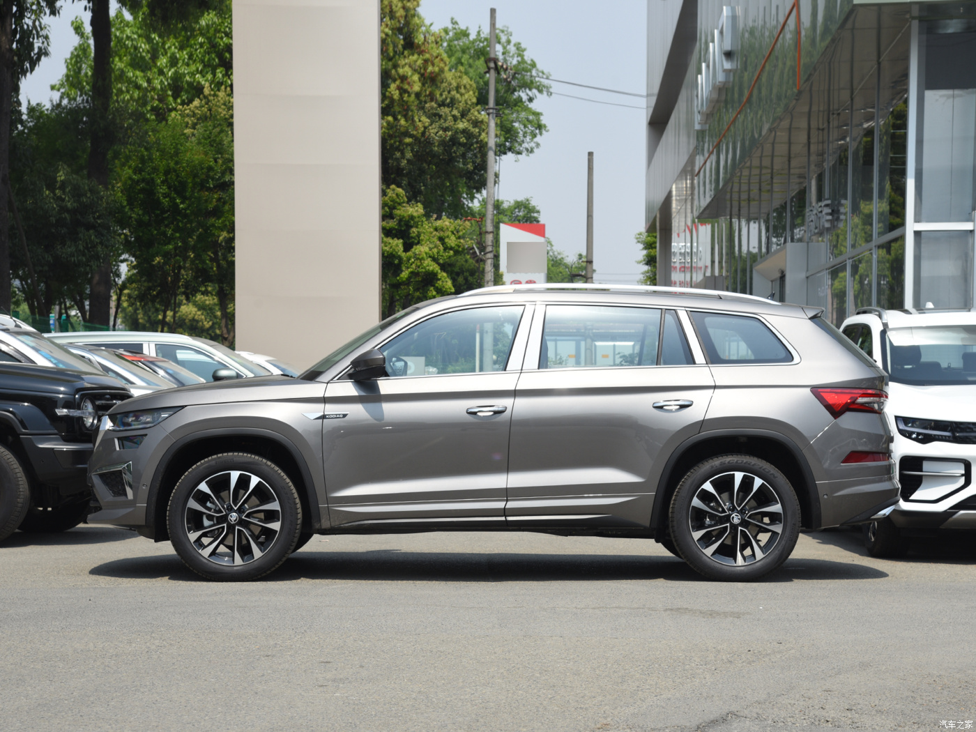 Front Window Electric One Key Lifting Skoda Kodiaq Gasoline 2.0T 186HP L4 SUV The Most Comfortable Space for Mid-size Car