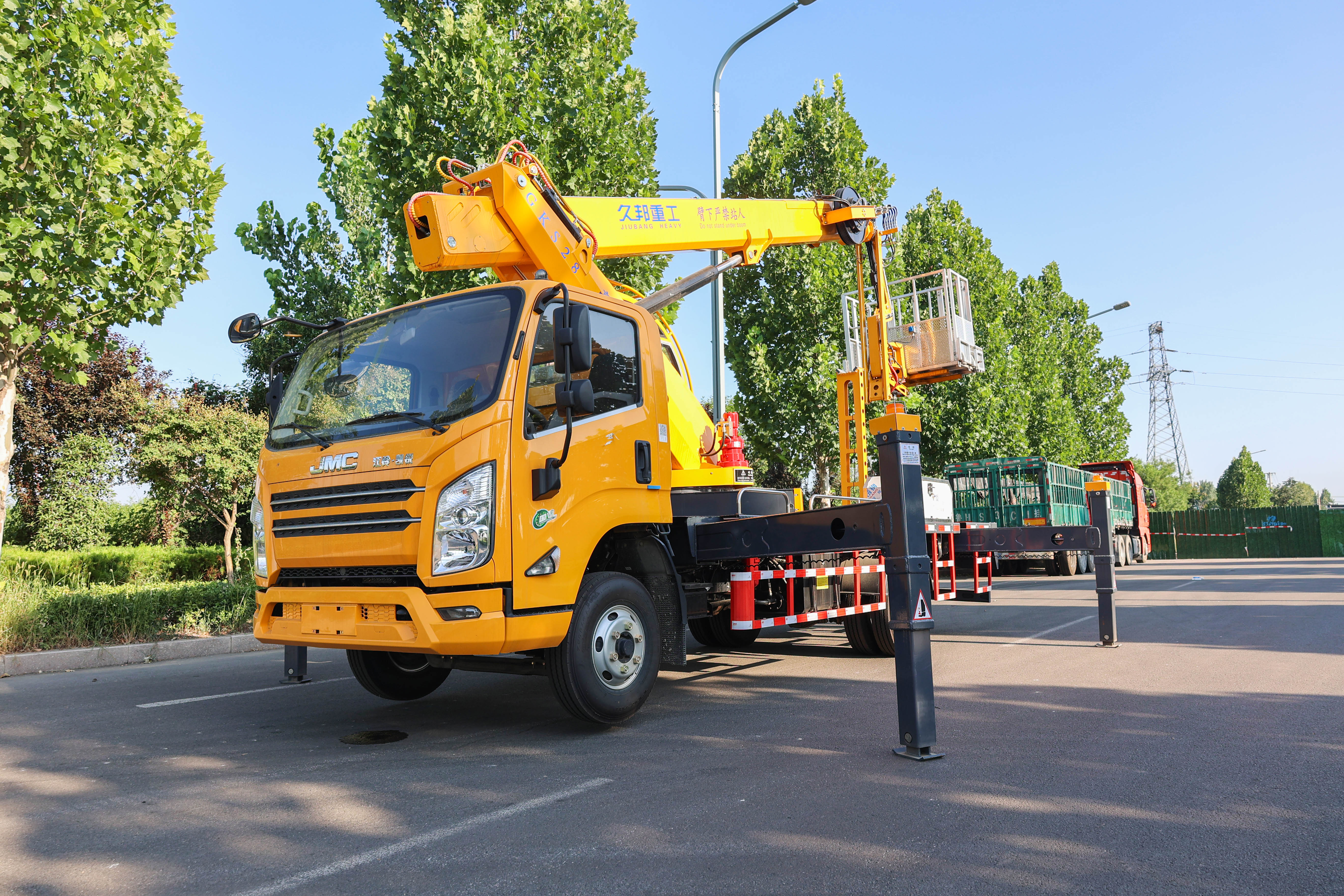 High Quality JMC 28M Telescopic Boom High Platform Aerial Work Truck