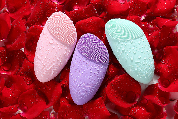 75 G Rechargeable Facial Cleansing Brush , DC 3.7V Face Exfoliator Brush