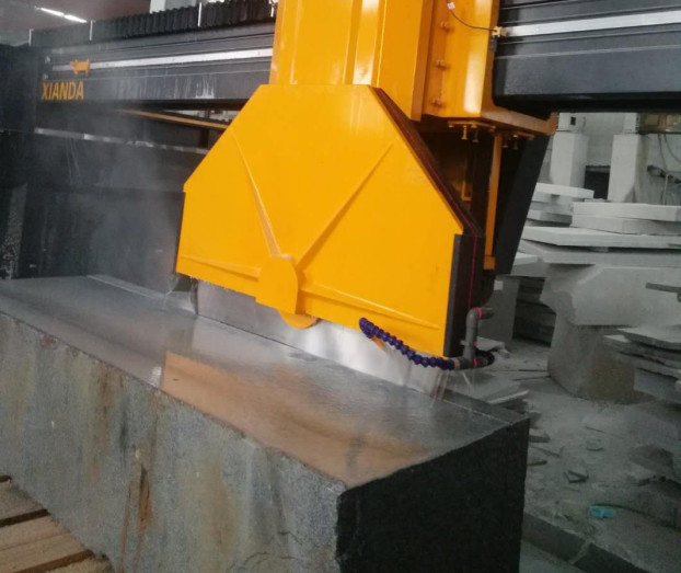 Four Column Middle Block Stone Slab Cutting Machine With Double Hydraulic Cylinder