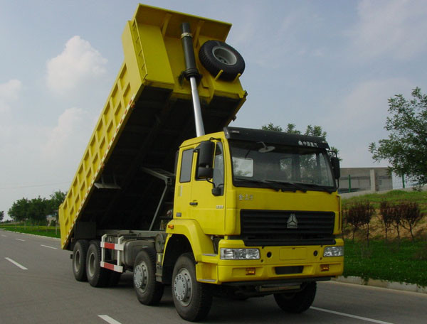 Sinotruk HOWO 8x4 dump truck 371HP new design Payload Ventral lifting