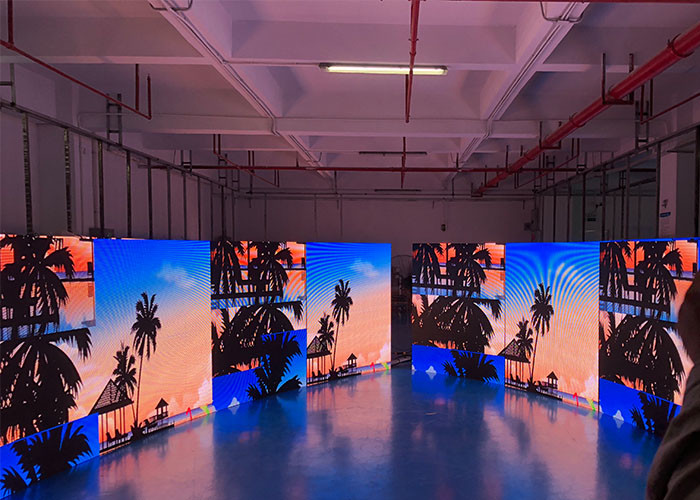 Column Curved Flexible Led Screen Display 2.5mm 240x120mm For Shopping Malls