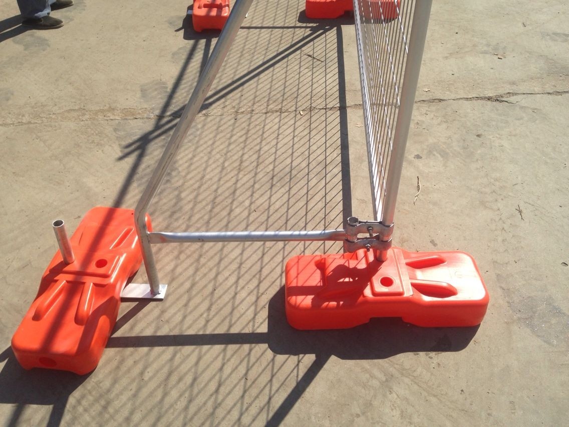 Hot Dipped Galvanized Temporary Fence AS4687-2007 Standard 42 microns Zinc thick 2.1m height and 2.4m width