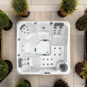 Wholesale Best Seller of Indoor and Outdoor Hot Tub and Swim Spa from china suppliers