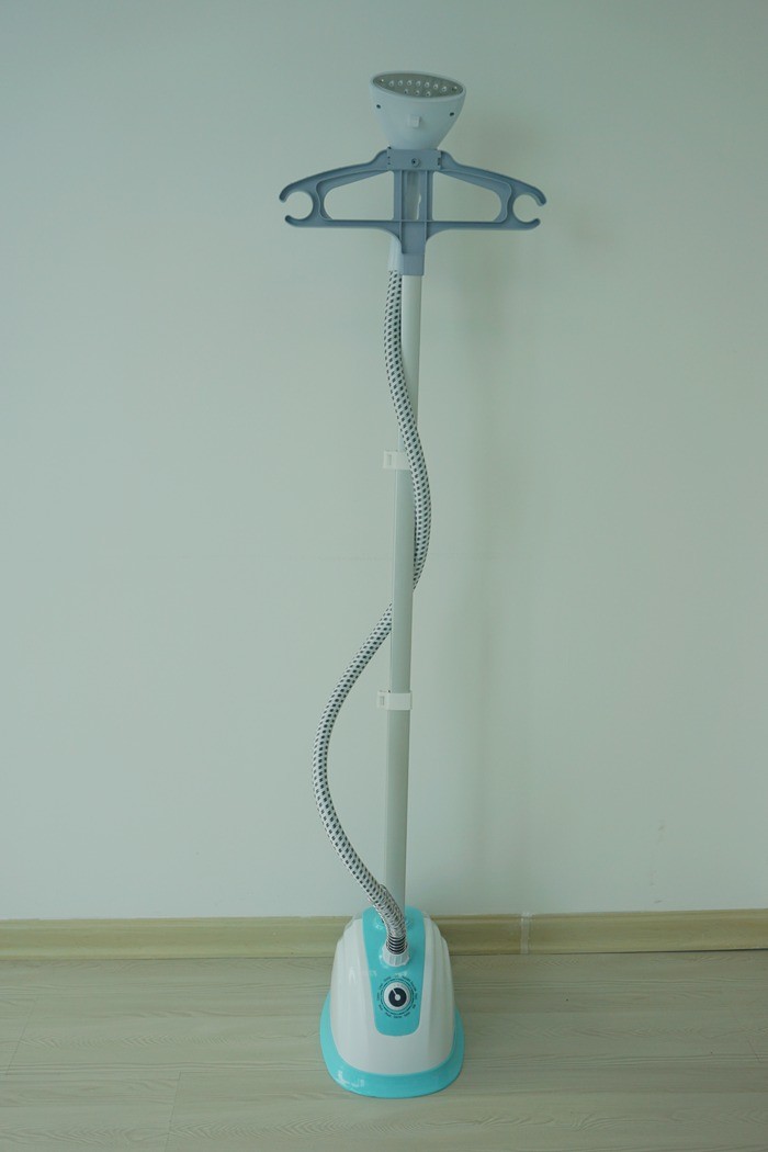 Lake Blue Handheld Garment Steamer Constant Temperature Setting With Hanger