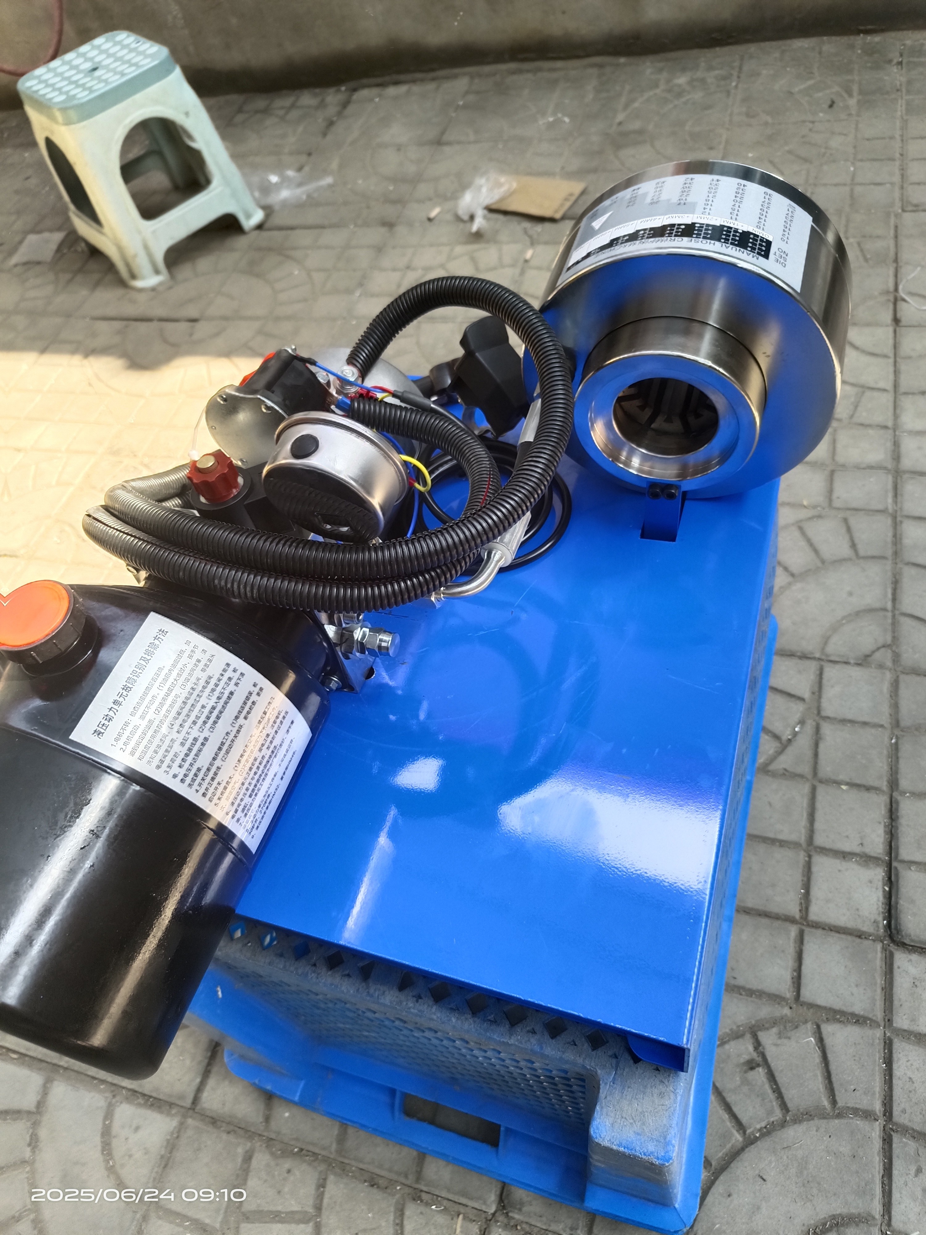 1 Inch 7 Dies 1-4 Layer Hose Hydraulic Crimping Machine / Hose Crimping Machine High Pressure 6-25mm With Blue Color 12v/24V