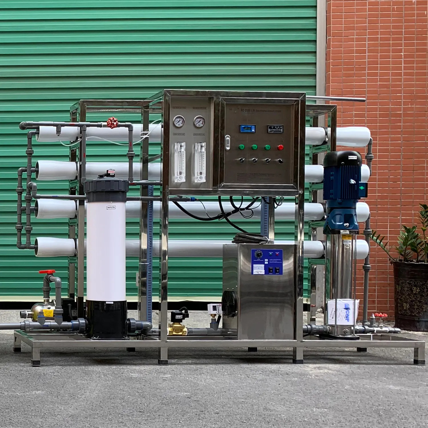Groundwater Brackish Well Water Treatment System Water Purification Equipment 2000LPH Drinking Water Treatment 3.75KW