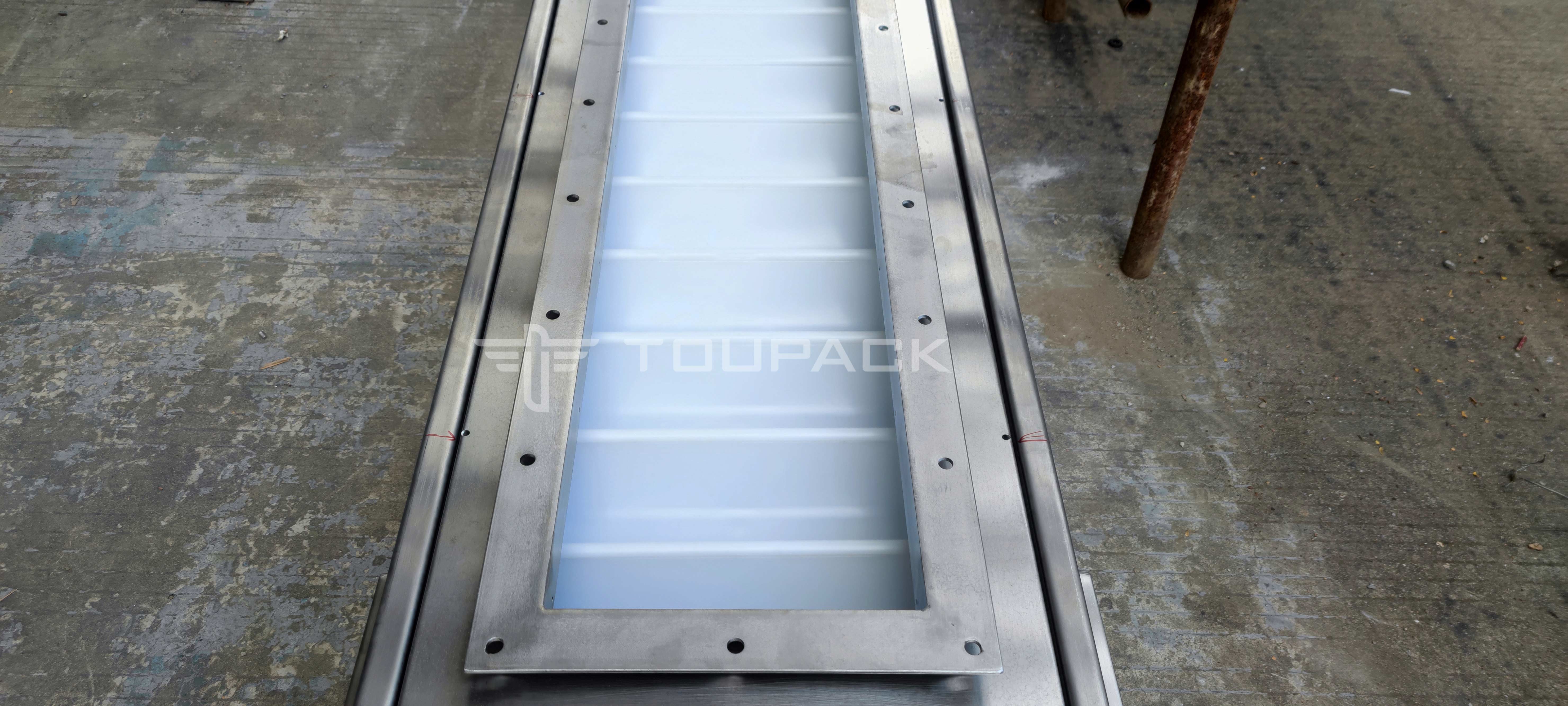 Stainless Steel Z Shape Bucket Elevator Height 10m For Food Snacks Chemical Powder