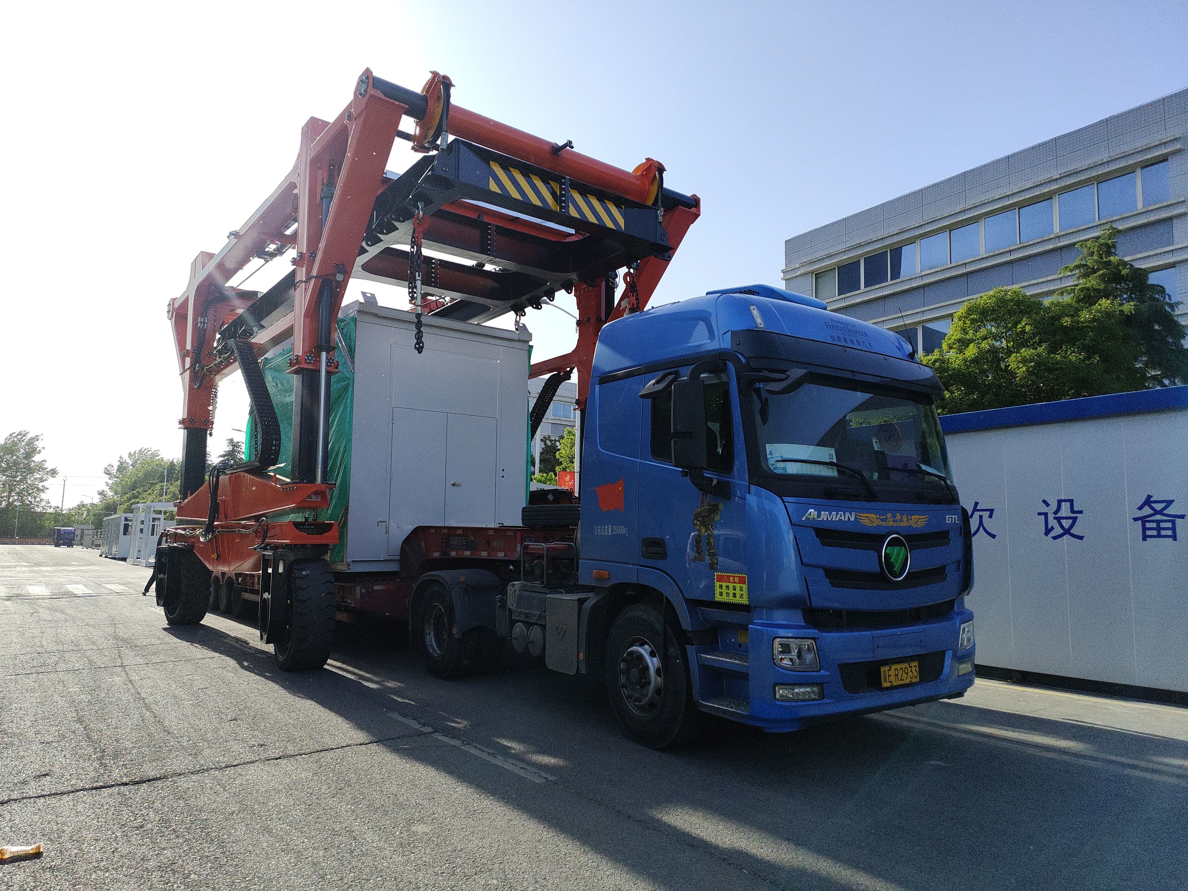 High-Performance Container Straddle Carrier for Port Operations