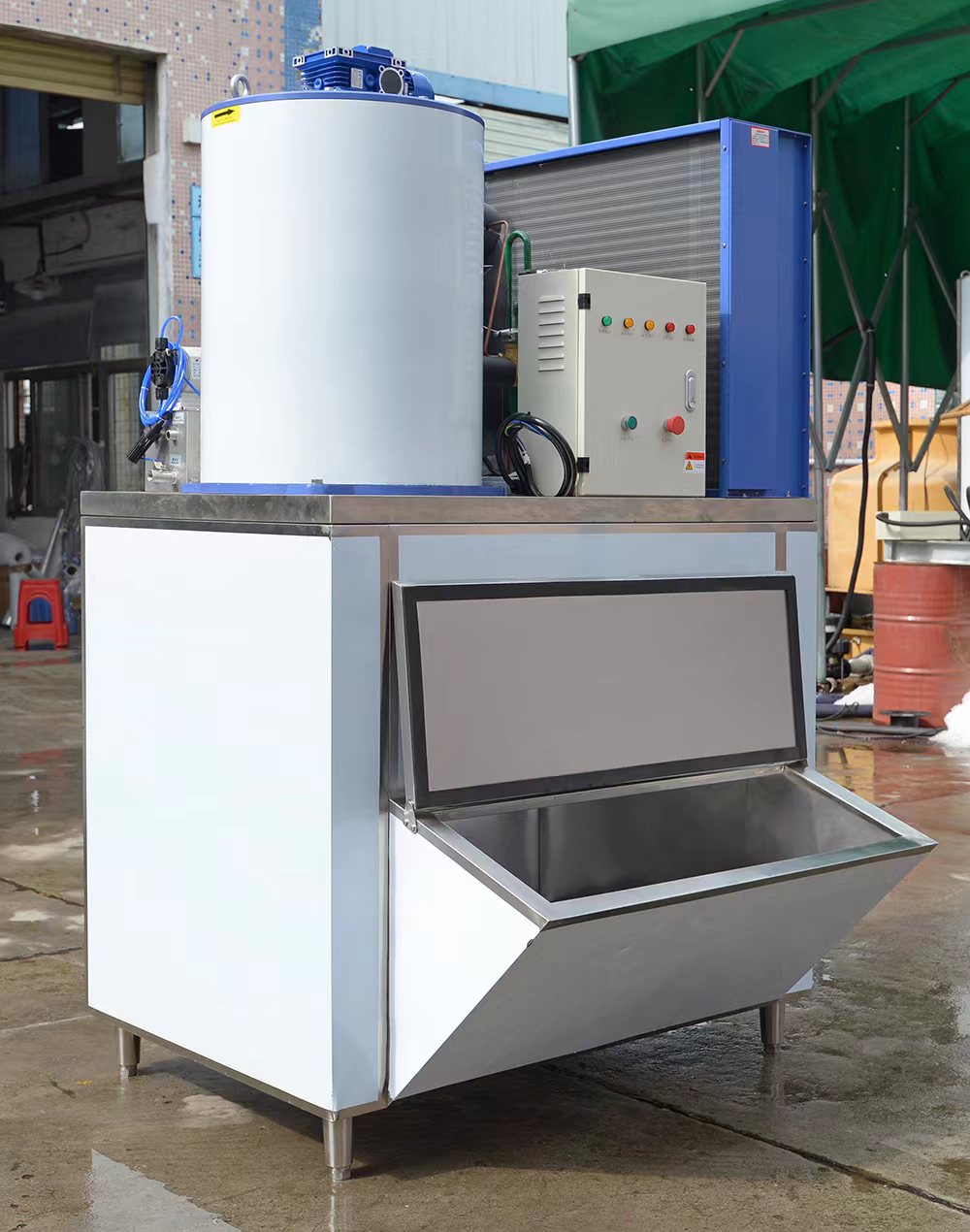 2500kg Daily Output Flake Ice Maker for Industrial Ice Production at a Commercial